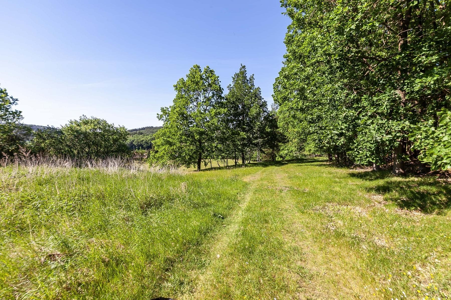 Predaj pozemku 4.612 m², Hluboš, Středočeský kraj Predaj pozemku 4.612 m², Hluboš, Středočeský kraj