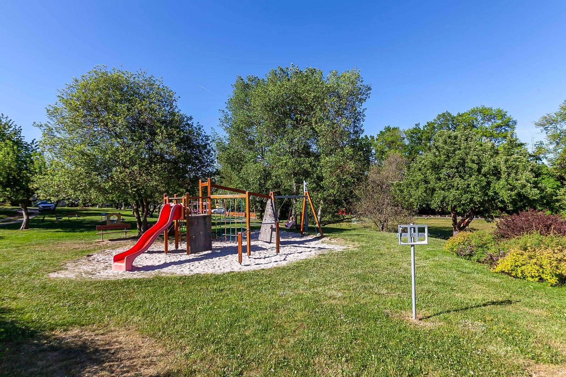 Predaj pozemku 4.612 m², Hluboš, Středočeský kraj Predaj pozemku 4.612 m², Hluboš, Středočeský kraj