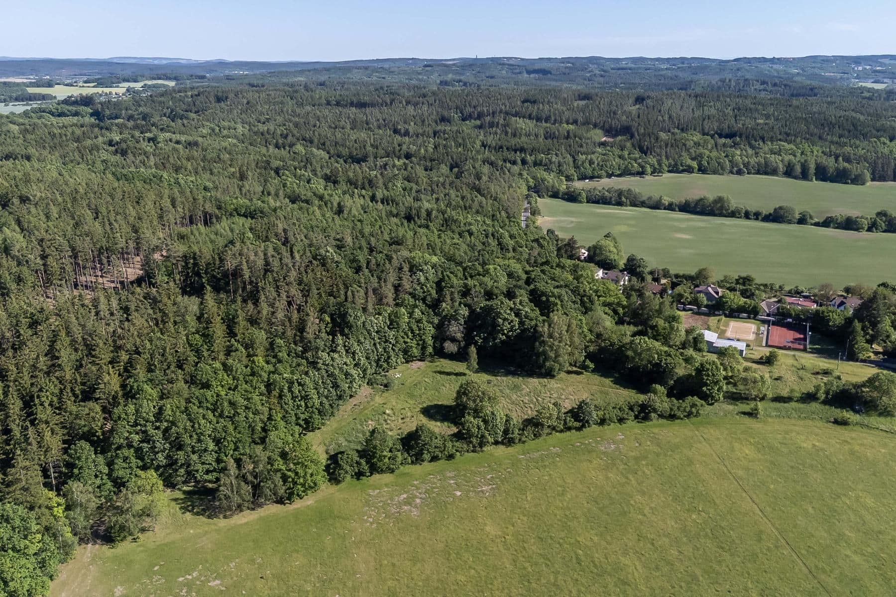 Predaj pozemku 4.612 m², Hluboš, Středočeský kraj Predaj pozemku 4.612 m², Hluboš, Středočeský kraj