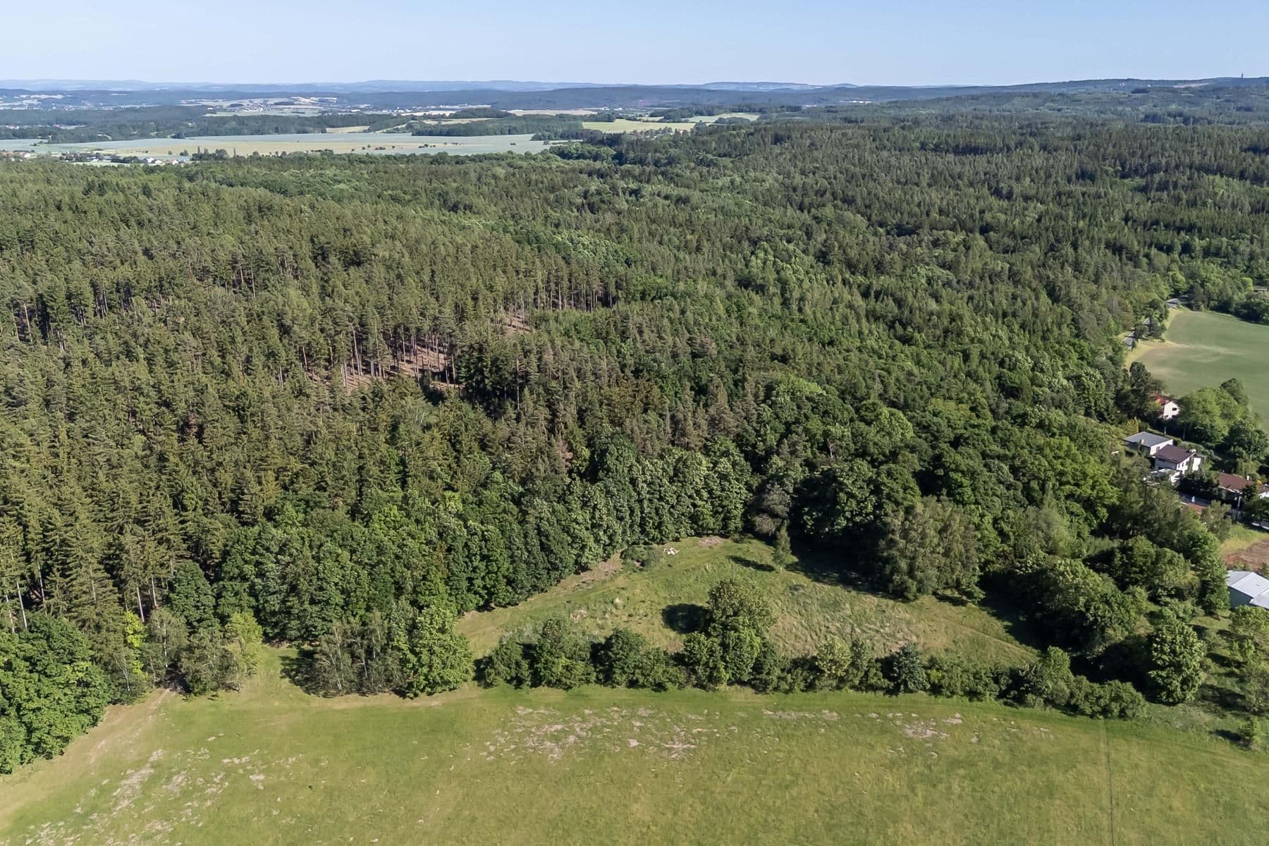 Predaj pozemku 4.612 m², Hluboš, Středočeský kraj Predaj pozemku 4.612 m², Hluboš, Středočeský kraj