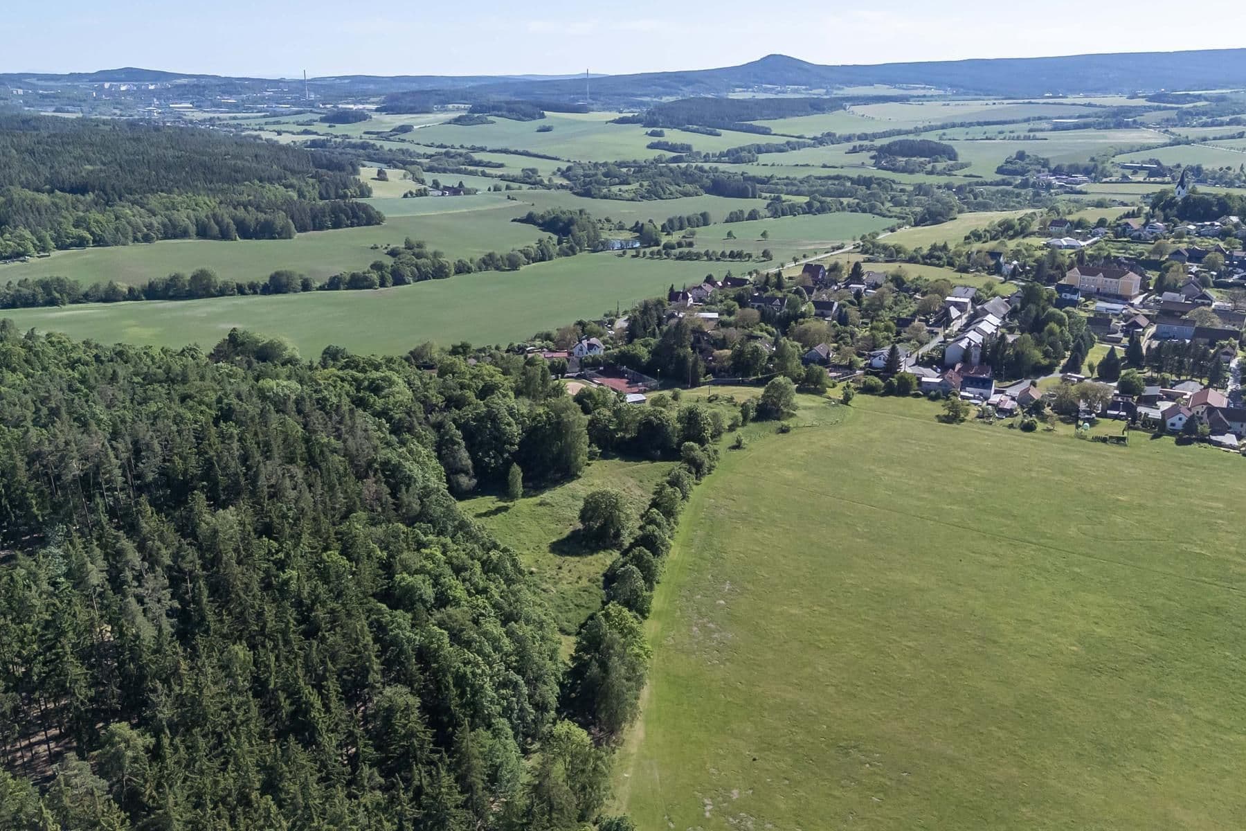 Predaj pozemku 4.612 m², Hluboš, Středočeský kraj Predaj pozemku 4.612 m², Hluboš, Středočeský kraj