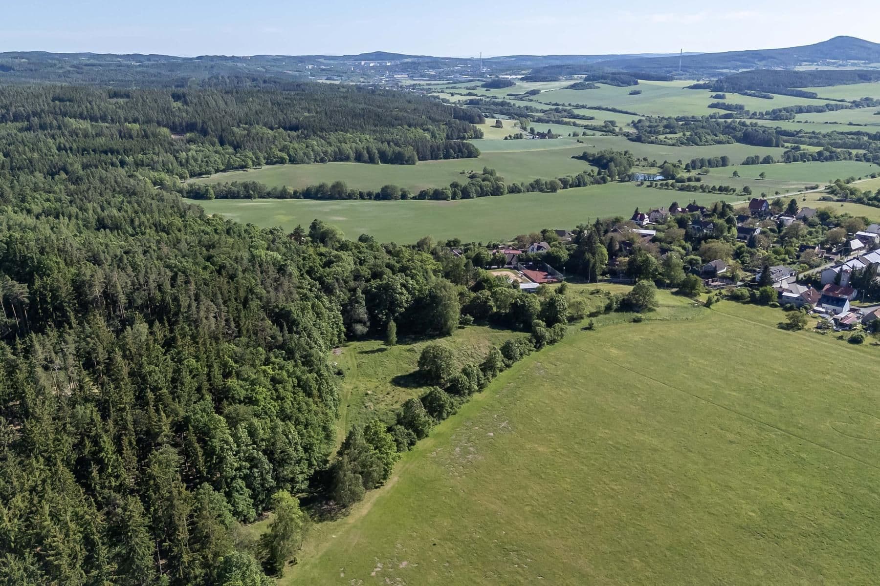 Predaj pozemku 4.612 m², Hluboš, Středočeský kraj Predaj pozemku 4.612 m², Hluboš, Středočeský kraj