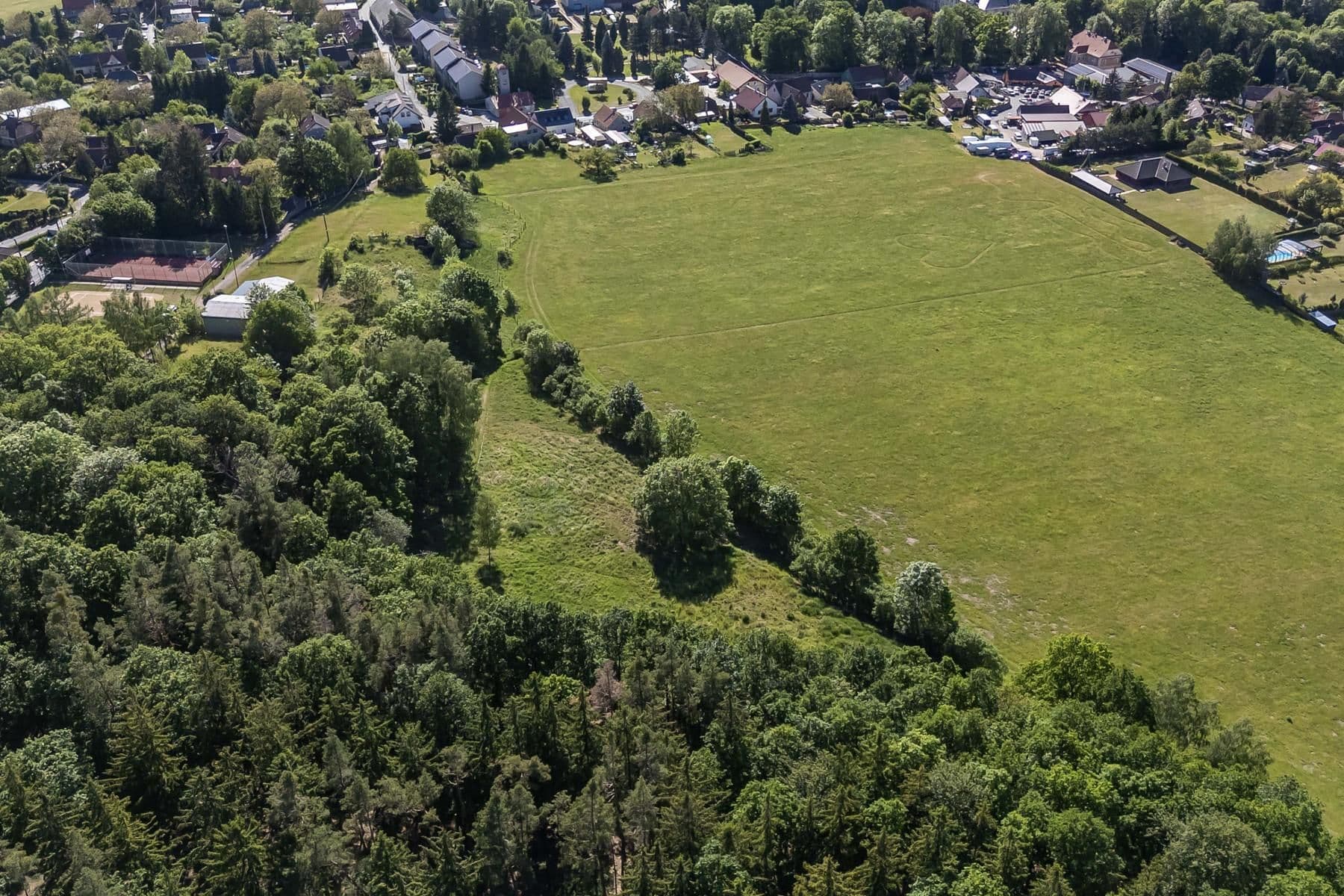 Predaj pozemku 4.612 m², Hluboš, Středočeský kraj Predaj pozemku 4.612 m², Hluboš, Středočeský kraj