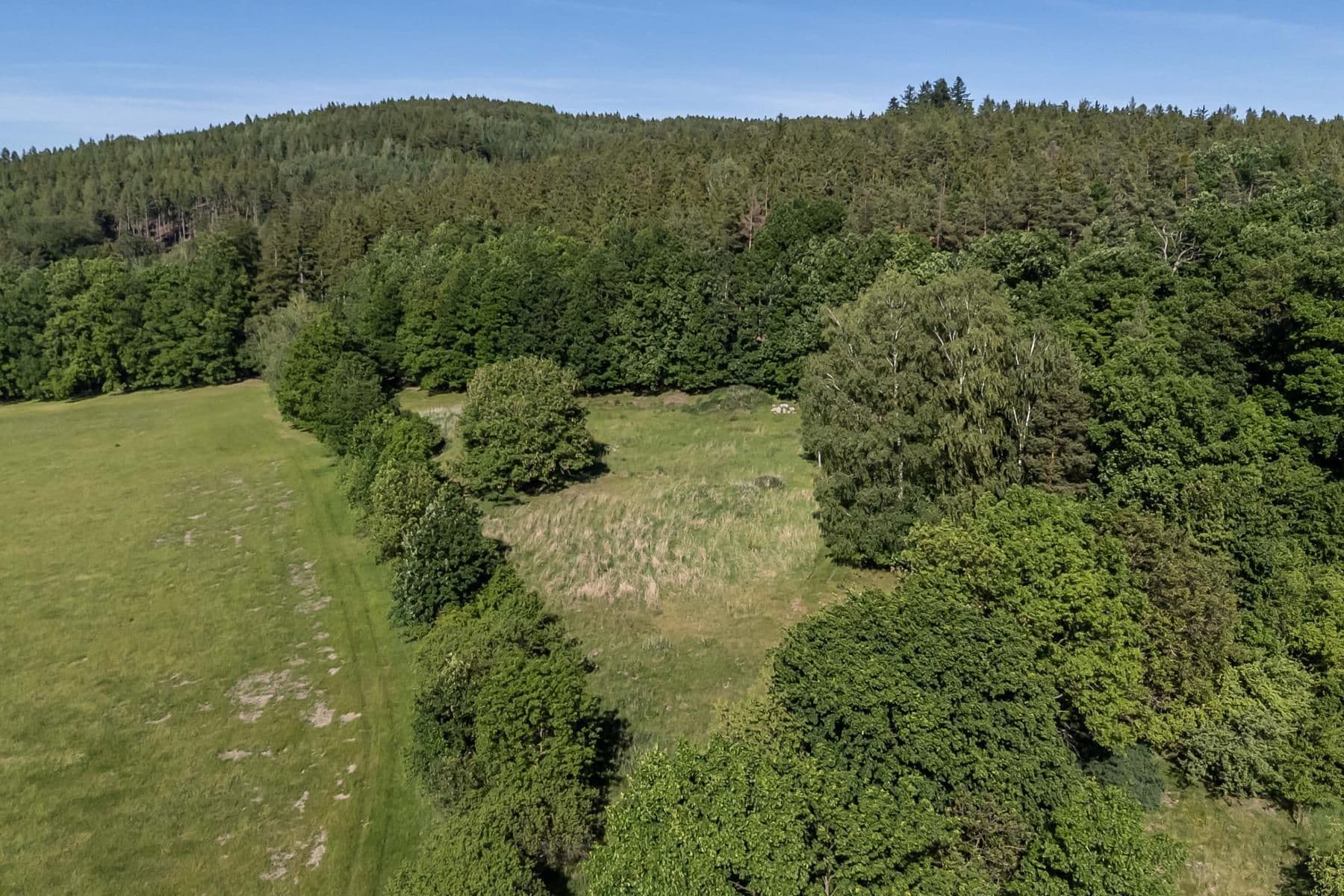 Predaj pozemku 4.612 m², Hluboš, Středočeský kraj Predaj pozemku 4.612 m², Hluboš, Středočeský kraj