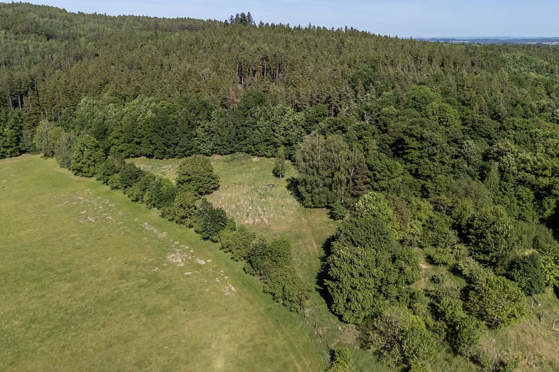 Predaj pozemku 4.612 m², Hluboš, Středočeský kraj Predaj pozemku 4.612 m², Hluboš, Středočeský kraj