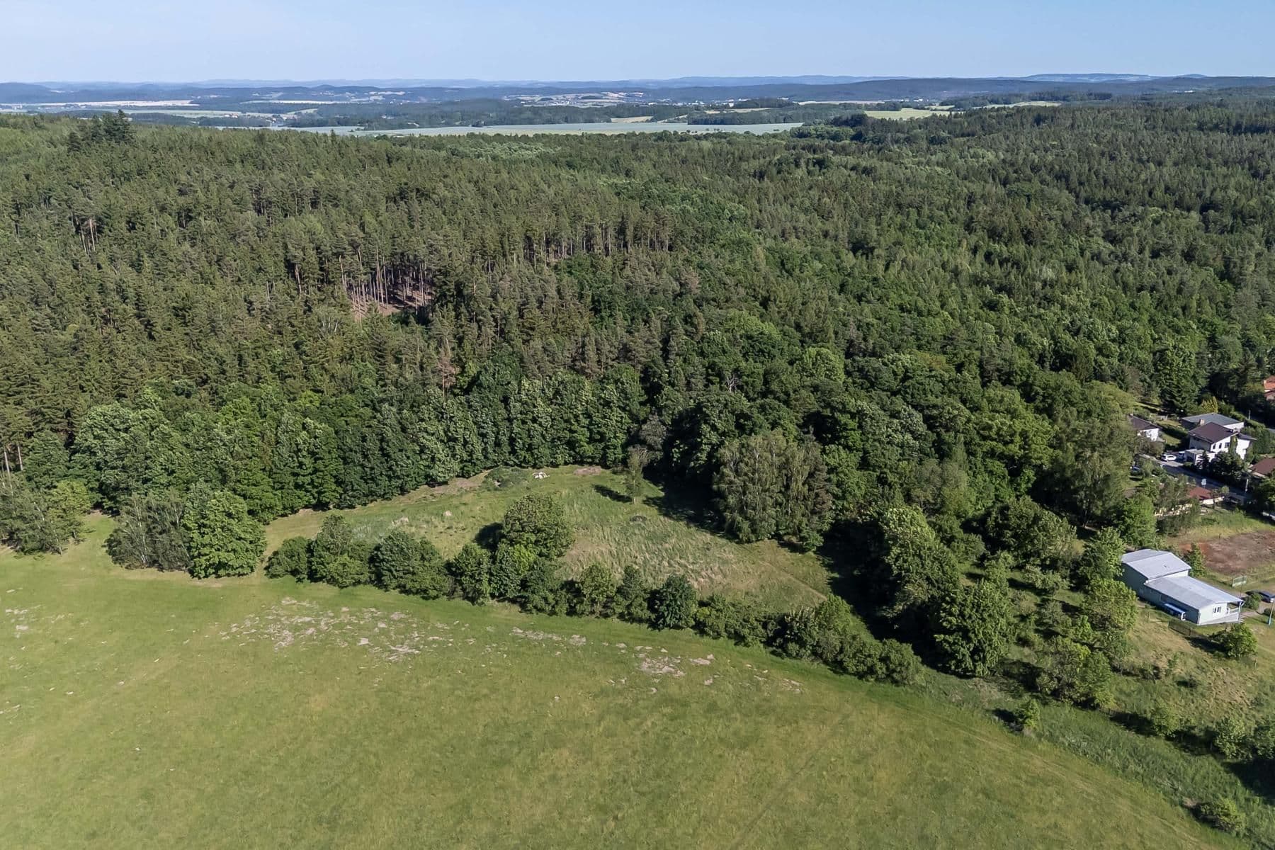 Predaj pozemku 4.612 m², Hluboš, Středočeský kraj Predaj pozemku 4.612 m², Hluboš, Středočeský kraj