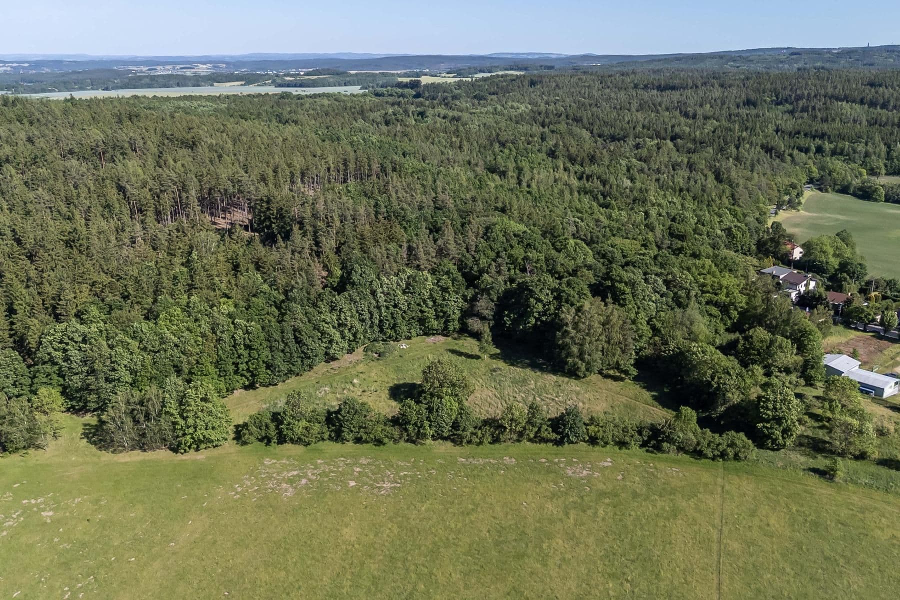 Predaj pozemku 4.612 m², Hluboš, Středočeský kraj Predaj pozemku 4.612 m², Hluboš, Středočeský kraj