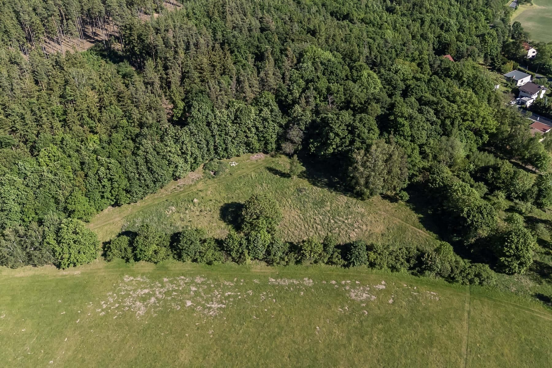 Predaj pozemku 4.612 m², Hluboš, Středočeský kraj Predaj pozemku 4.612 m², Hluboš, Středočeský kraj