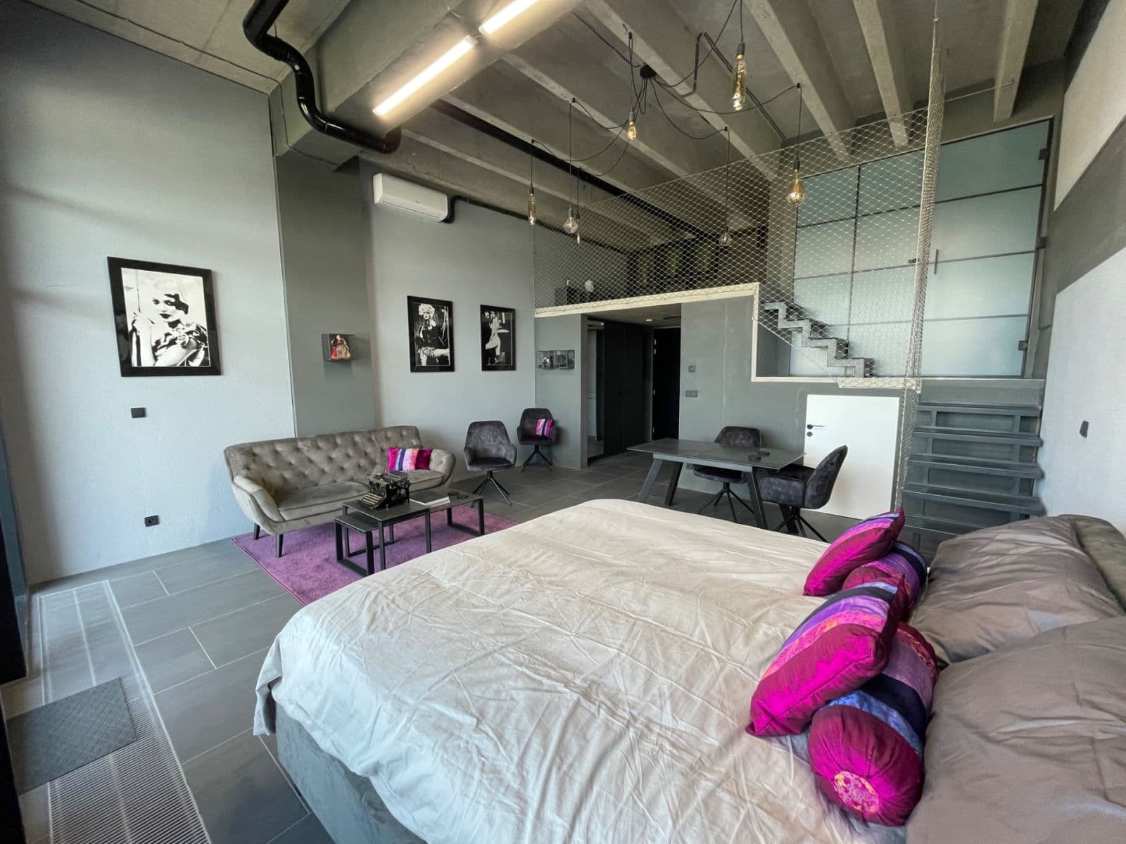 Prenájom bytu 2-izbový 64 m², Československého exilu, Praha, Praha Prenájom bytu 2-izbový 64 m², Československého exilu, Praha, Praha