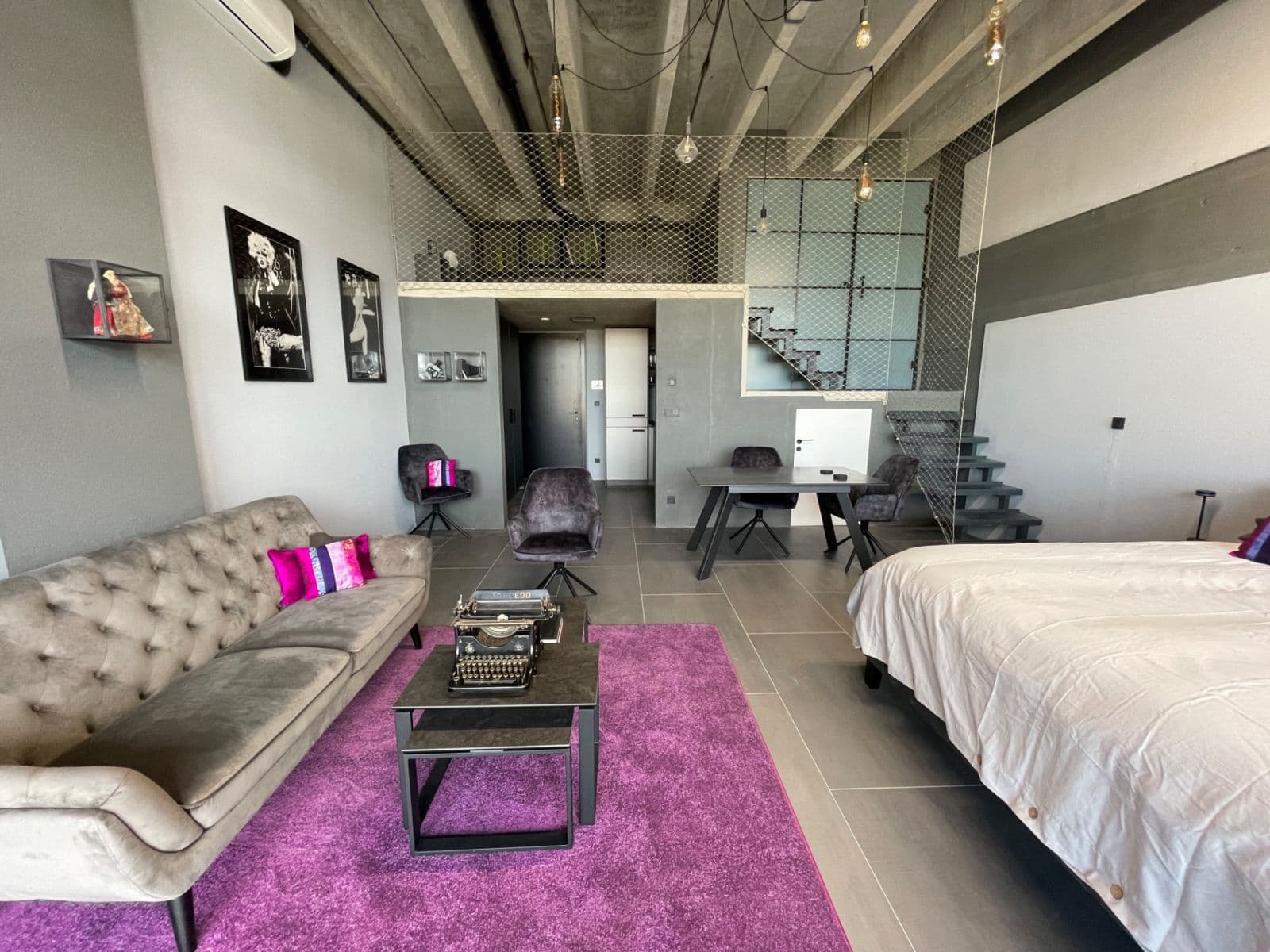 Prenájom bytu 2-izbový 64 m², Československého exilu, Praha, Praha Prenájom bytu 2-izbový 64 m², Československého exilu, Praha, Praha