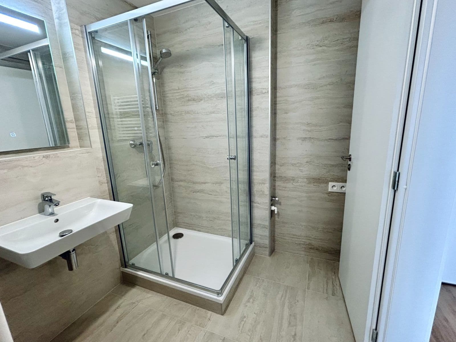 Prenájom bytu 1-izbový 36 m², Waltariho, Praha, Praha Prenájom bytu 1-izbový 36 m², Waltariho, Praha, Praha