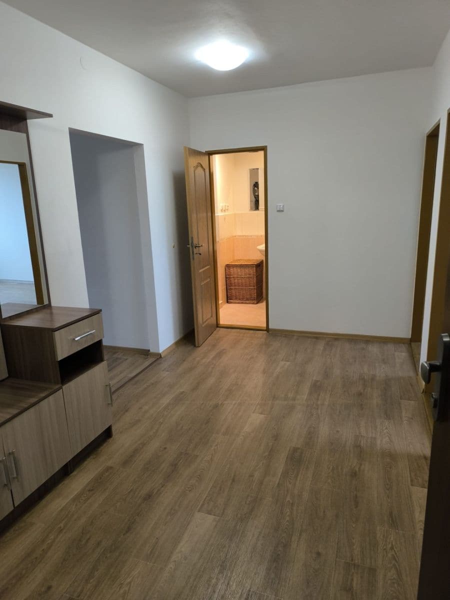 Prenájom bytu 3-izbový 67 m², Obchodní, Štětí, Ústecký kraj Prenájom bytu 3-izbový 67 m², Obchodní, Štětí, Ústecký kraj