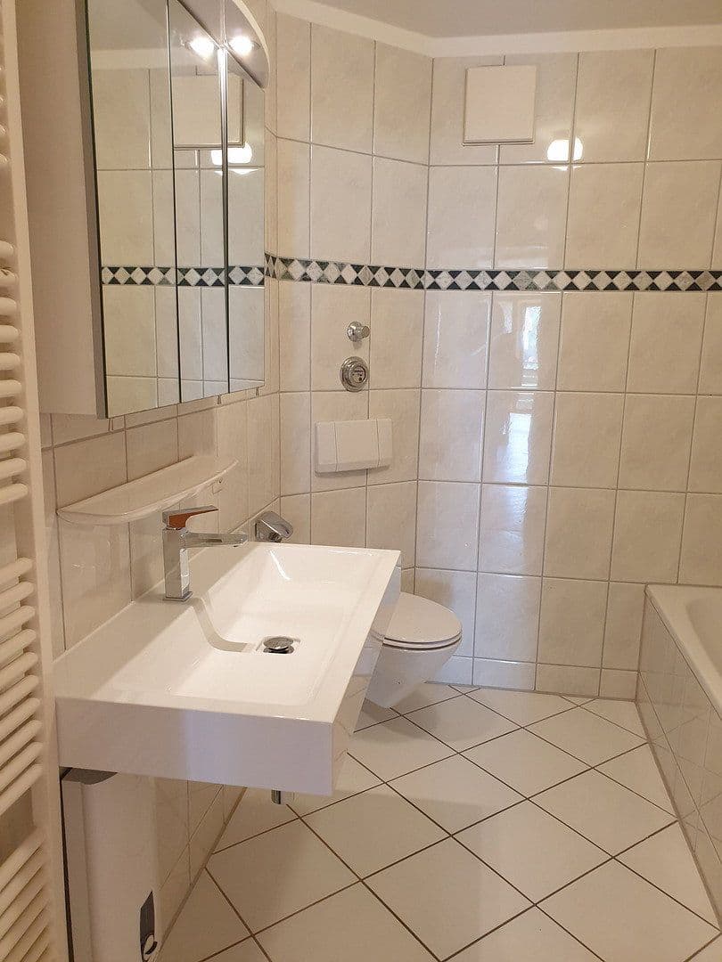 Prenájom bytu 3-izbový 115 m², Obertorstr. 7, Gerlingen, Bádensko-Wurttembersko Prenájom bytu 3-izbový 115 m², Obertorstr. 7, Gerlingen, Bádensko-Wurttembersko