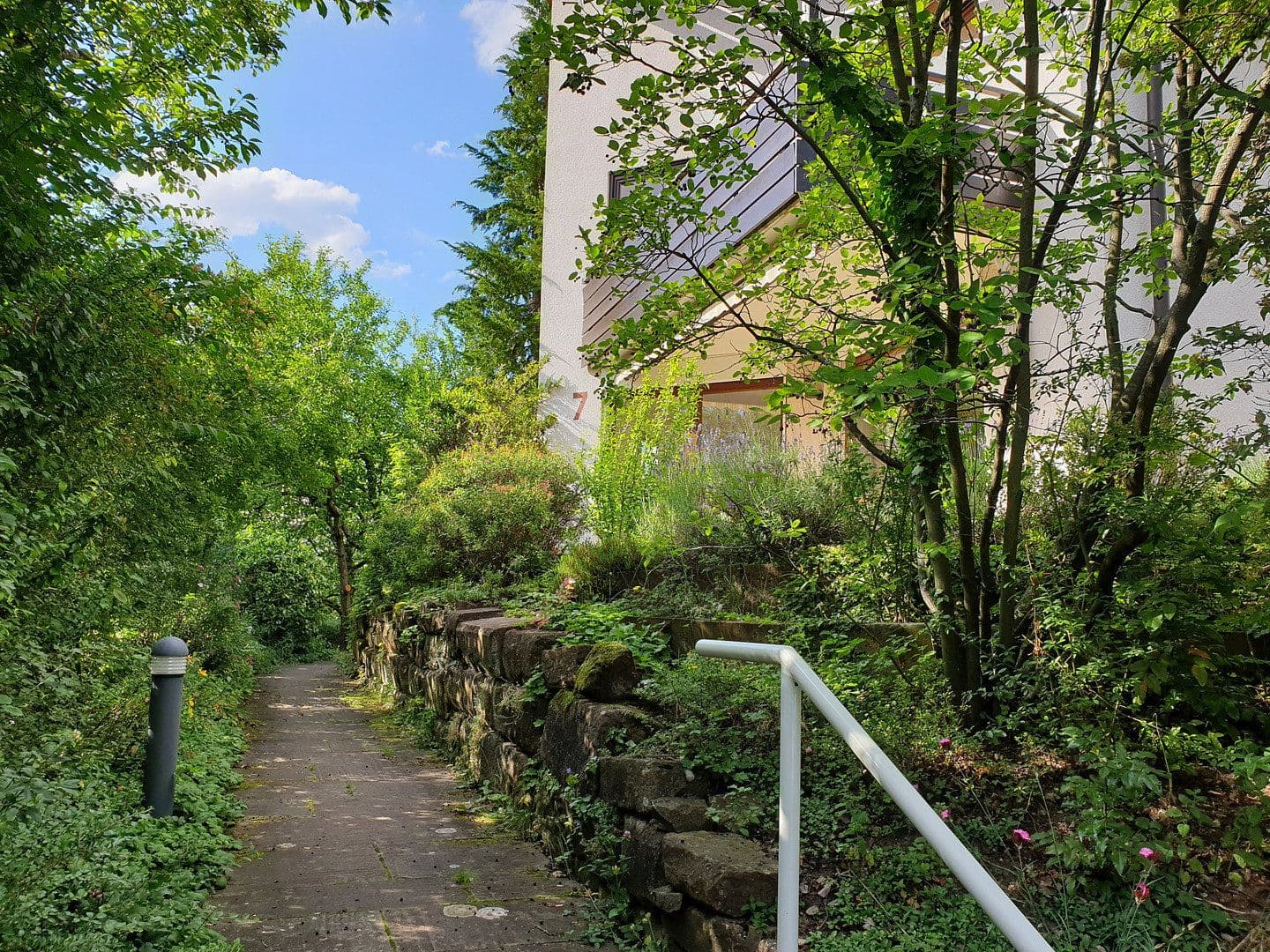 Prenájom bytu 3-izbový 115 m², Obertorstr. 7, Gerlingen, Bádensko-Wurttembersko Prenájom bytu 3-izbový 115 m², Obertorstr. 7, Gerlingen, Bádensko-Wurttembersko