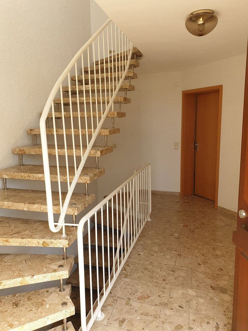 Prenájom bytu 3-izbový 115 m², Obertorstr. 7, Gerlingen, Bádensko-Wurttembersko Prenájom bytu 3-izbový 115 m², Obertorstr. 7, Gerlingen, Bádensko-Wurttembersko