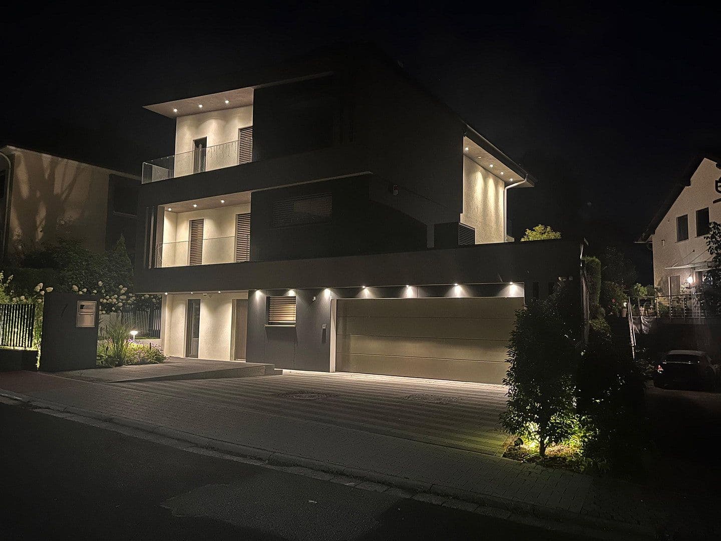 Predaj domu 420 m², pozemek 643 m², Bad Vilbel, Hesensko Predaj domu 420 m², pozemek 643 m², Bad Vilbel, Hesensko