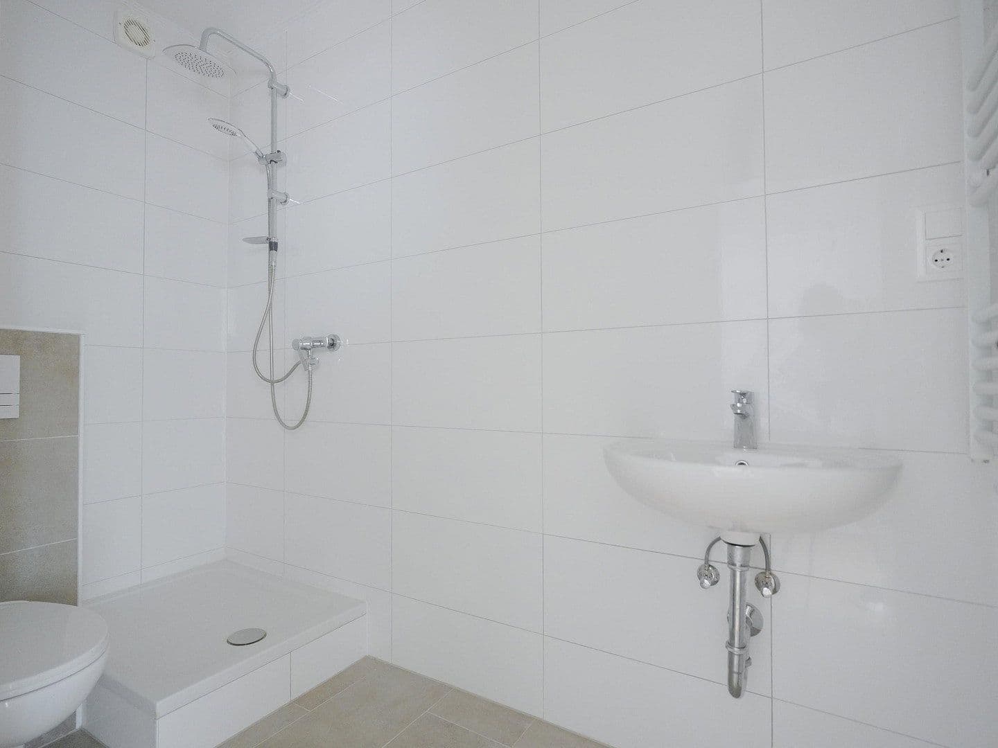 Prenájom bytu 2-izbový 65 m², Siemensstraße 52, Düsseldorf, Severné Porýnie - Westfálsko Prenájom bytu 2-izbový 65 m², Siemensstraße 52, Düsseldorf, Severné Porýnie - Westfálsko