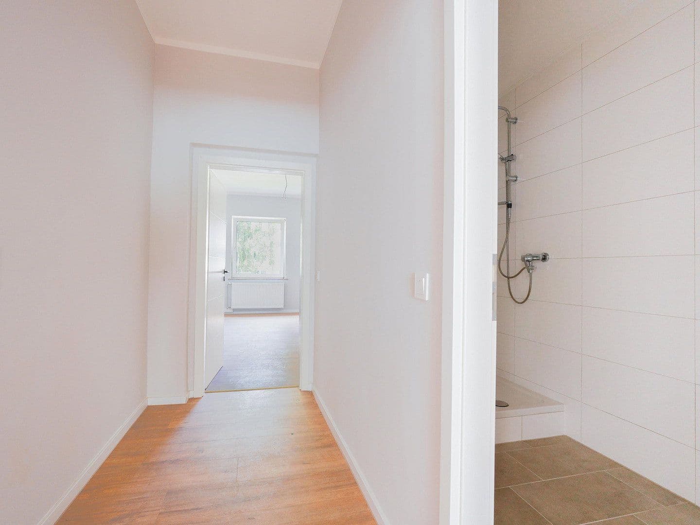 Prenájom bytu 2-izbový 65 m², Siemensstraße 52, Düsseldorf, Severné Porýnie - Westfálsko Prenájom bytu 2-izbový 65 m², Siemensstraße 52, Düsseldorf, Severné Porýnie - Westfálsko