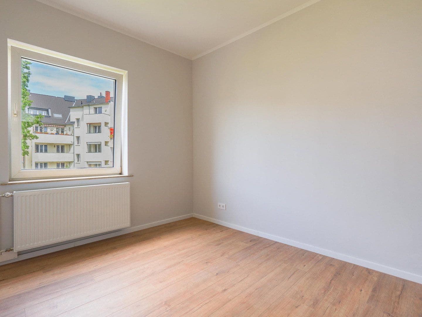 Prenájom bytu 2-izbový 65 m², Siemensstraße 52, Düsseldorf, Severné Porýnie - Westfálsko Prenájom bytu 2-izbový 65 m², Siemensstraße 52, Düsseldorf, Severné Porýnie - Westfálsko