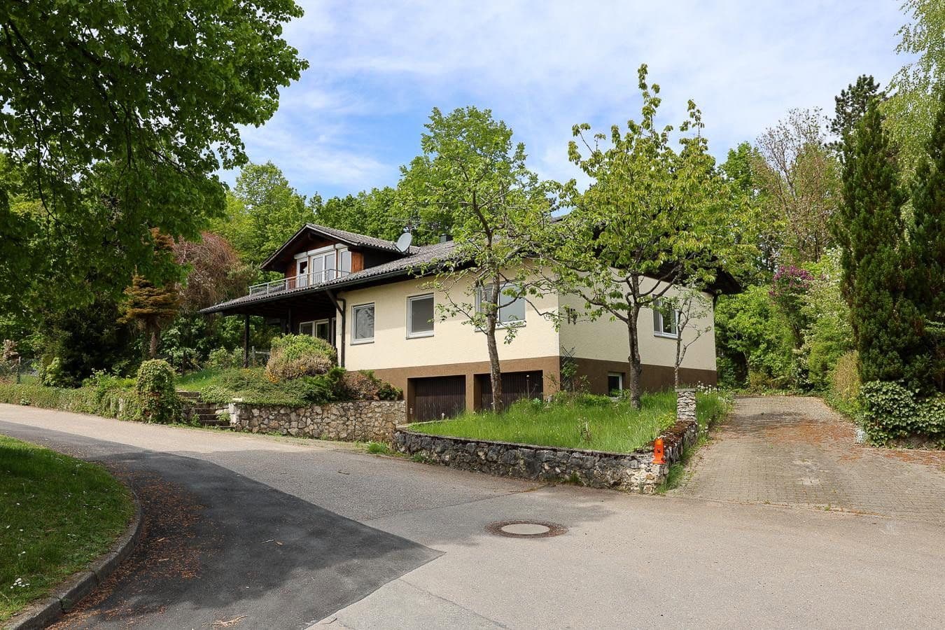 Predaj domu 222 m², pozemek 912 m², Hayingen, Bádensko-Wurttembersko Predaj domu 222 m², pozemek 912 m², Hayingen, Bádensko-Wurttembersko
