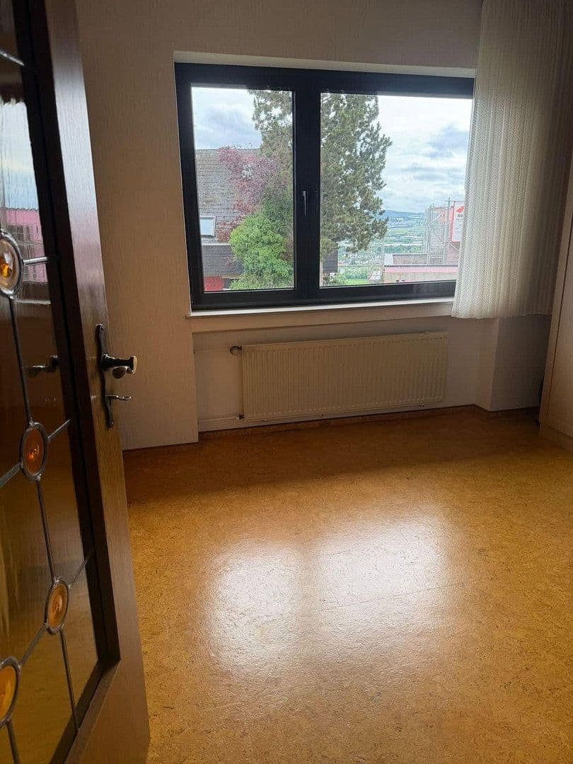 Predaj domu 161 m², pozemek 669 m², Ringstraße 83, Weitersburg, Porýnie-Falcko Predaj domu 161 m², pozemek 669 m², Ringstraße 83, Weitersburg, Porýnie-Falcko