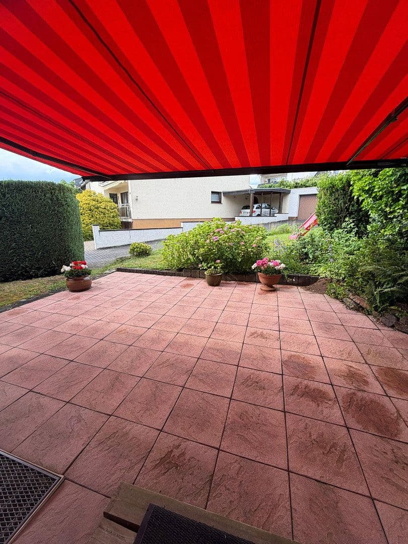 Predaj domu 161 m², pozemek 669 m², Ringstraße 83, Weitersburg, Porýnie-Falcko Predaj domu 161 m², pozemek 669 m², Ringstraße 83, Weitersburg, Porýnie-Falcko