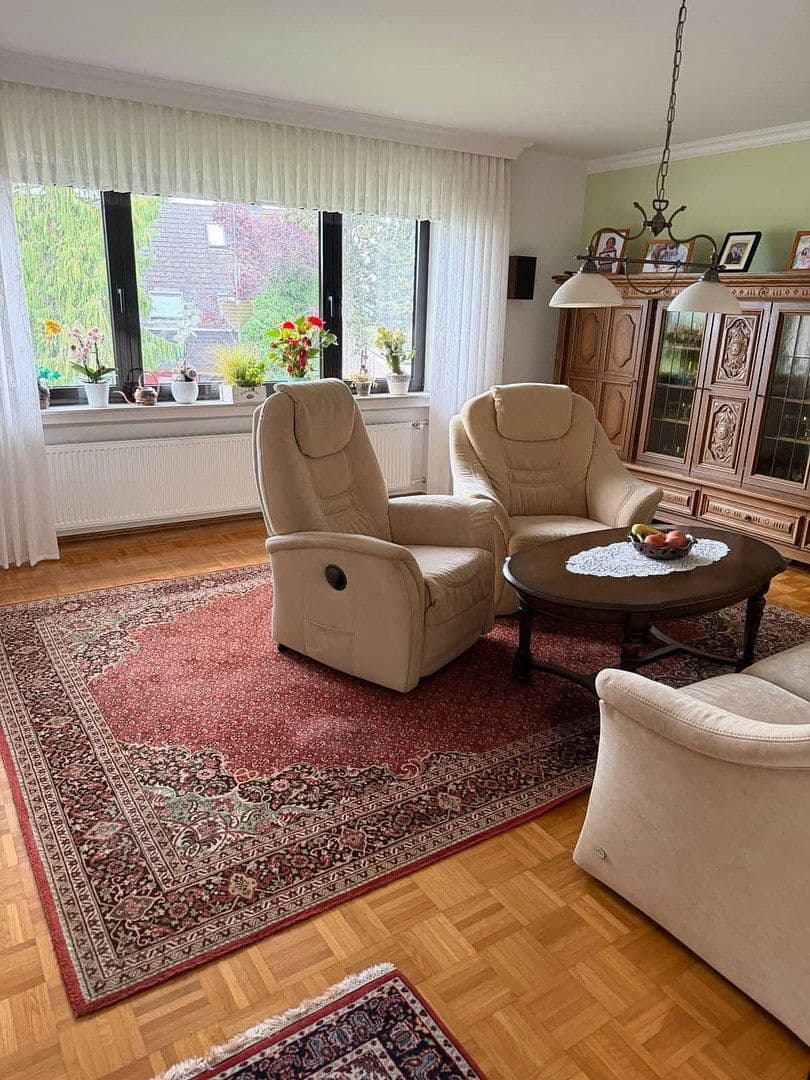 Predaj domu 161 m², pozemek 669 m², Ringstraße 83, Weitersburg, Porýnie-Falcko Predaj domu 161 m², pozemek 669 m², Ringstraße 83, Weitersburg, Porýnie-Falcko