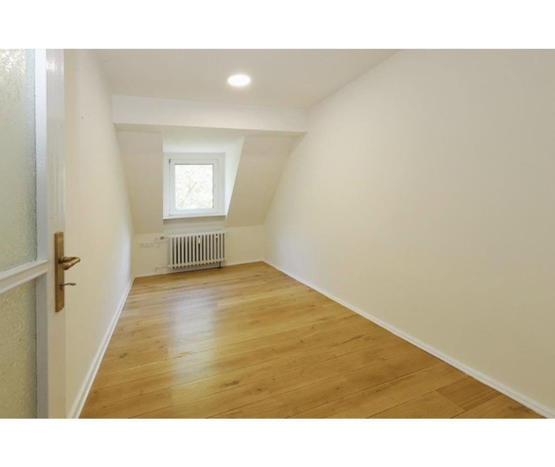 Prenájom bytu 6-izbový 196 m², Düsseldorf, Severné Porýnie - Westfálsko Prenájom bytu 6-izbový 196 m², Düsseldorf, Severné Porýnie - Westfálsko