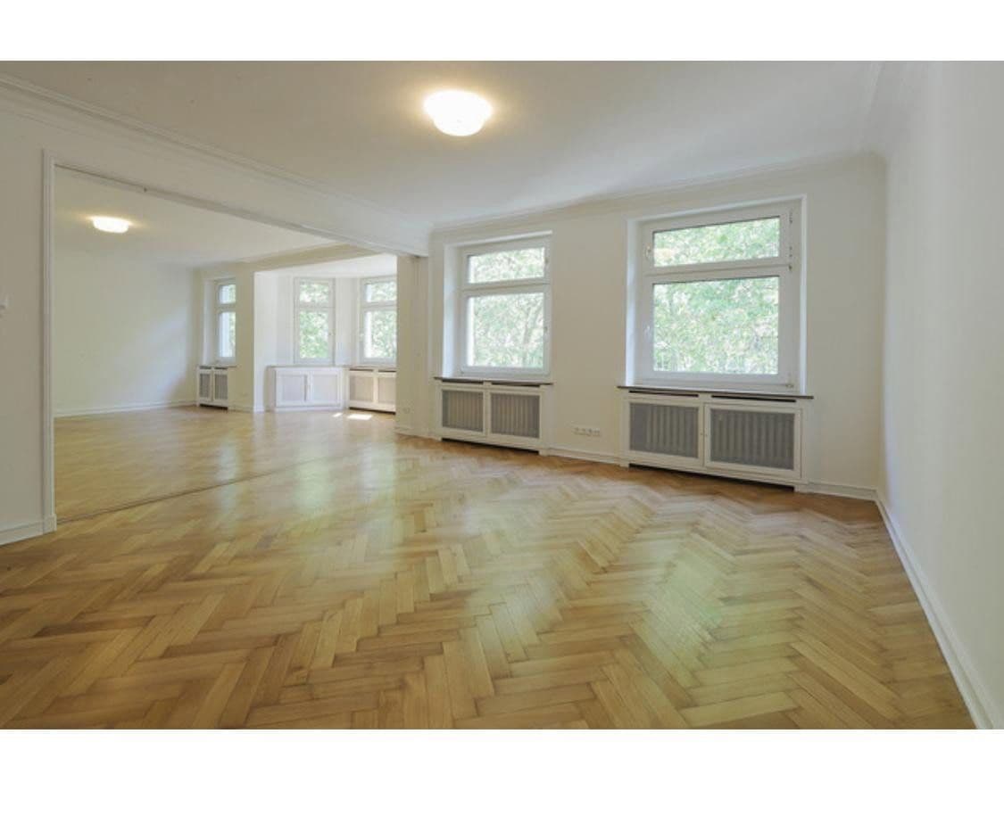 Prenájom bytu 6-izbový 196 m², Düsseldorf, Severné Porýnie - Westfálsko Prenájom bytu 6-izbový 196 m², Düsseldorf, Severné Porýnie - Westfálsko