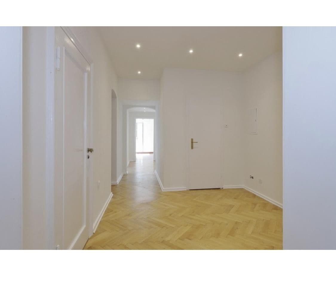 Prenájom bytu 6-izbový 196 m², Düsseldorf, Severné Porýnie - Westfálsko Prenájom bytu 6-izbový 196 m², Düsseldorf, Severné Porýnie - Westfálsko