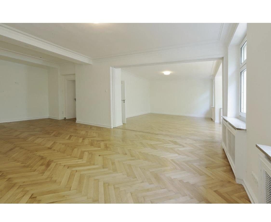 Prenájom bytu 6-izbový 196 m², Düsseldorf, Severné Porýnie - Westfálsko Prenájom bytu 6-izbový 196 m², Düsseldorf, Severné Porýnie - Westfálsko