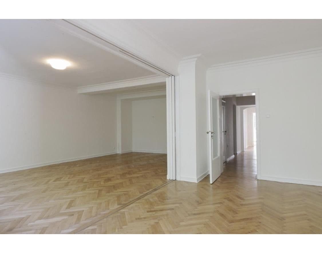 Prenájom bytu 6-izbový 196 m², Düsseldorf, Severné Porýnie - Westfálsko Prenájom bytu 6-izbový 196 m², Düsseldorf, Severné Porýnie - Westfálsko