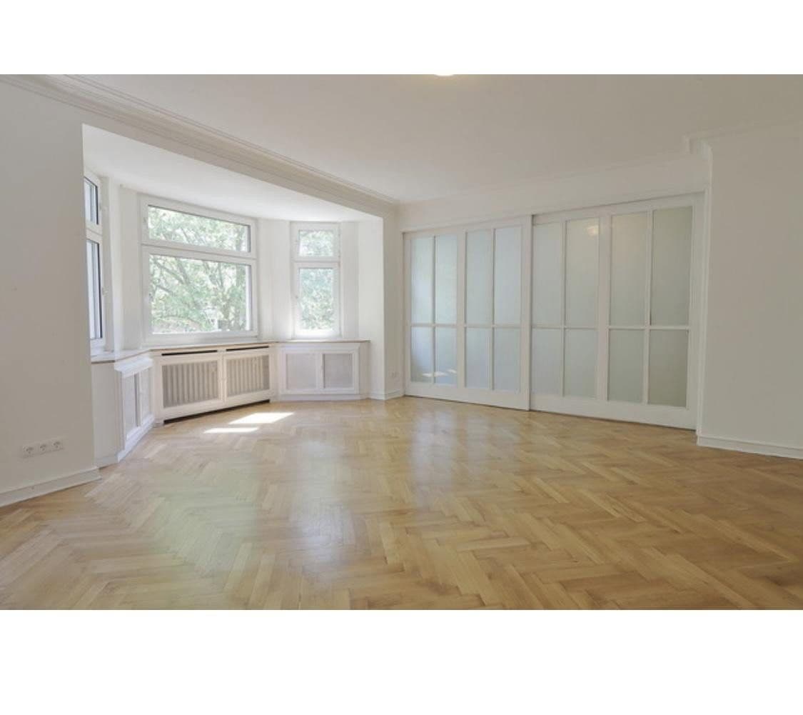 Prenájom bytu 6-izbový 196 m², Düsseldorf, Severné Porýnie - Westfálsko Prenájom bytu 6-izbový 196 m², Düsseldorf, Severné Porýnie - Westfálsko