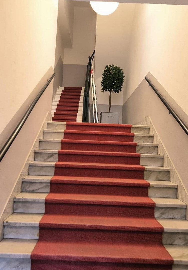 Prenájom bytu 6-izbový 196 m², Düsseldorf, Severné Porýnie - Westfálsko Prenájom bytu 6-izbový 196 m², Düsseldorf, Severné Porýnie - Westfálsko