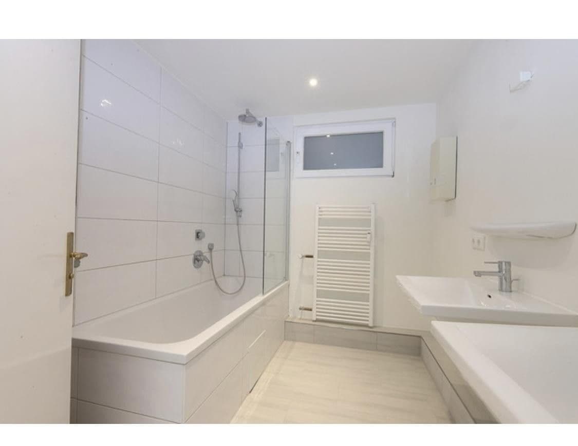 Prenájom bytu 6-izbový 196 m², Düsseldorf, Severné Porýnie - Westfálsko Prenájom bytu 6-izbový 196 m², Düsseldorf, Severné Porýnie - Westfálsko