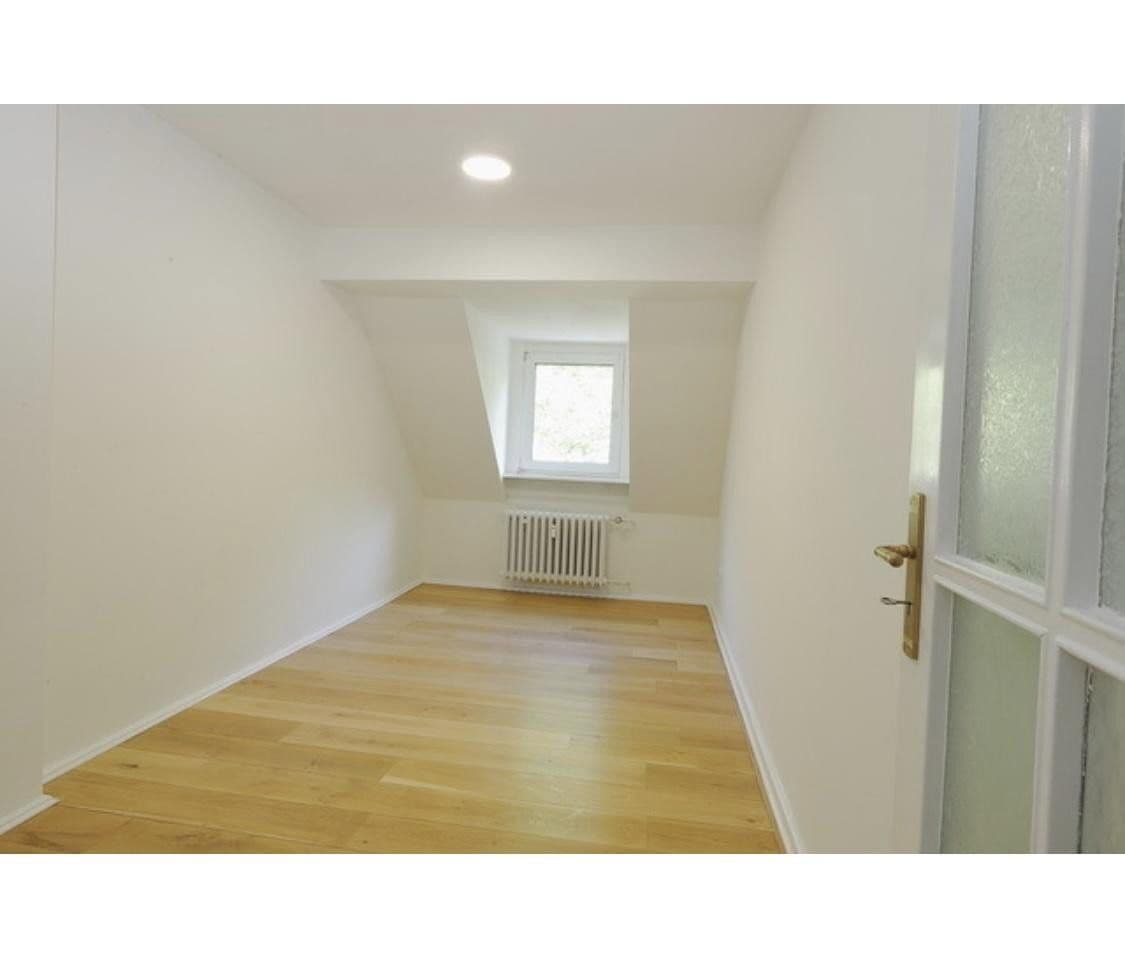 Prenájom bytu 6-izbový 196 m², Düsseldorf, Severné Porýnie - Westfálsko Prenájom bytu 6-izbový 196 m², Düsseldorf, Severné Porýnie - Westfálsko