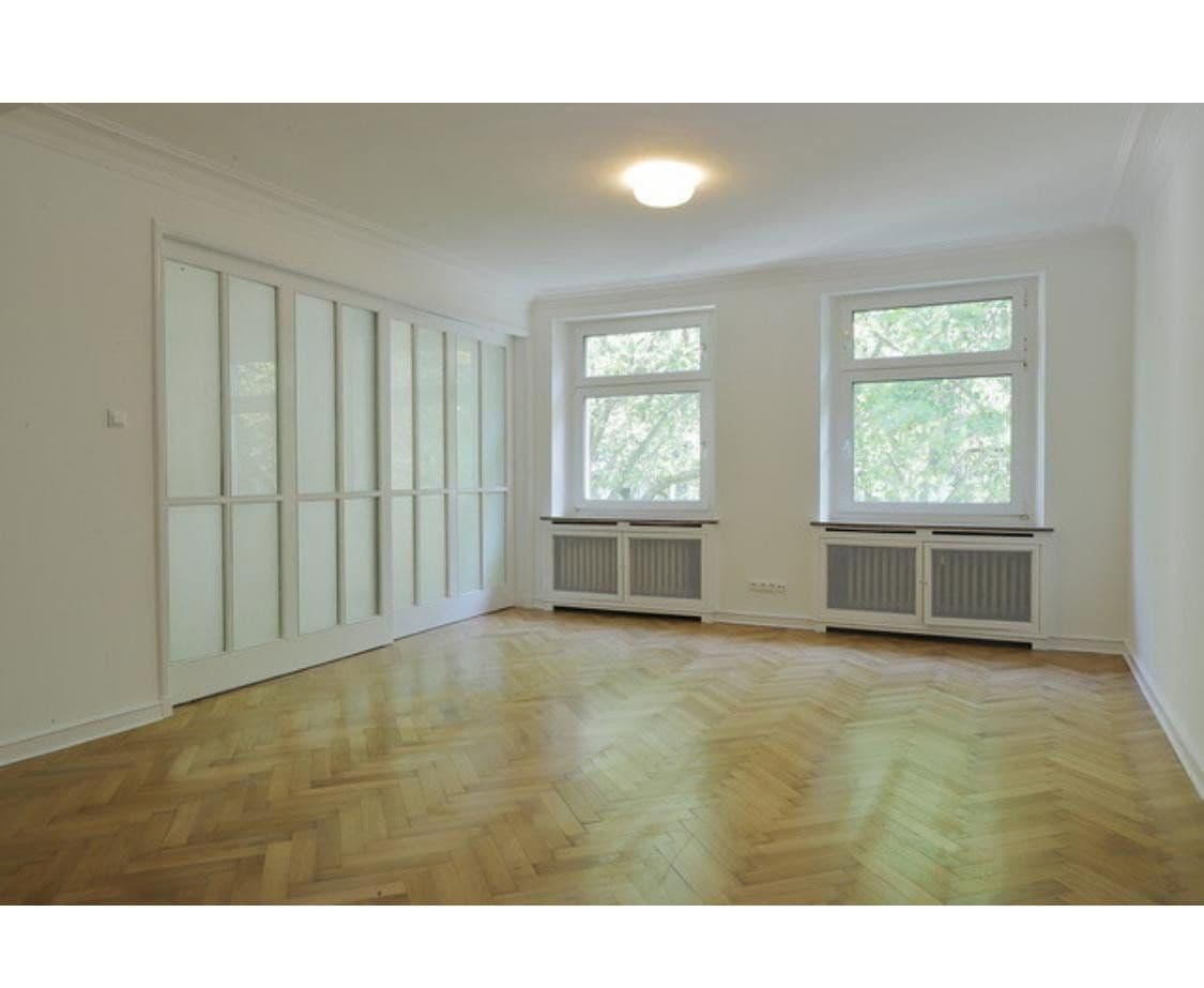 Prenájom bytu 6-izbový 196 m², Düsseldorf, Severné Porýnie - Westfálsko Prenájom bytu 6-izbový 196 m², Düsseldorf, Severné Porýnie - Westfálsko