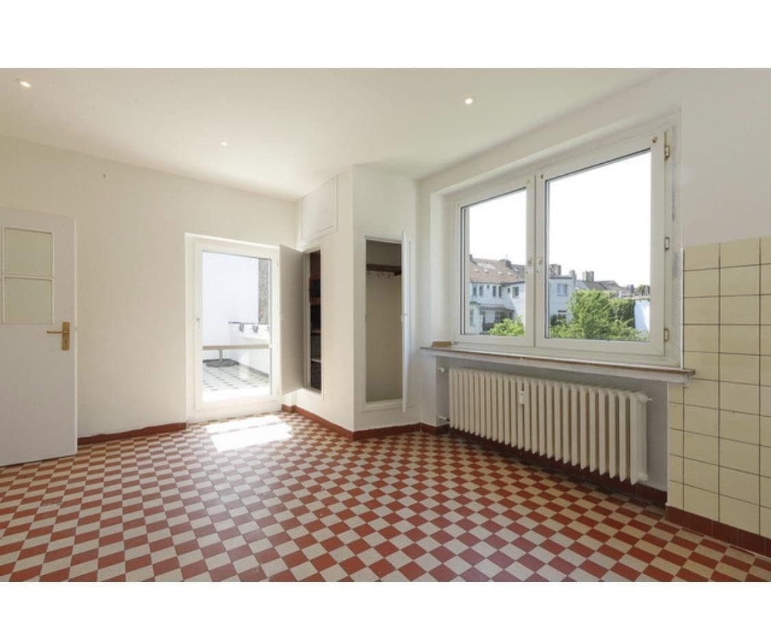 Prenájom bytu 6-izbový 196 m², Düsseldorf, Severné Porýnie - Westfálsko Prenájom bytu 6-izbový 196 m², Düsseldorf, Severné Porýnie - Westfálsko