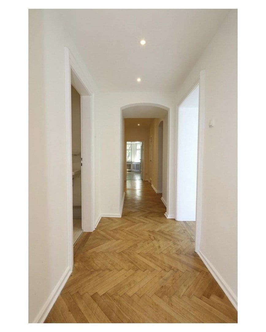 Prenájom bytu 6-izbový 196 m², Düsseldorf, Severné Porýnie - Westfálsko Prenájom bytu 6-izbový 196 m², Düsseldorf, Severné Porýnie - Westfálsko