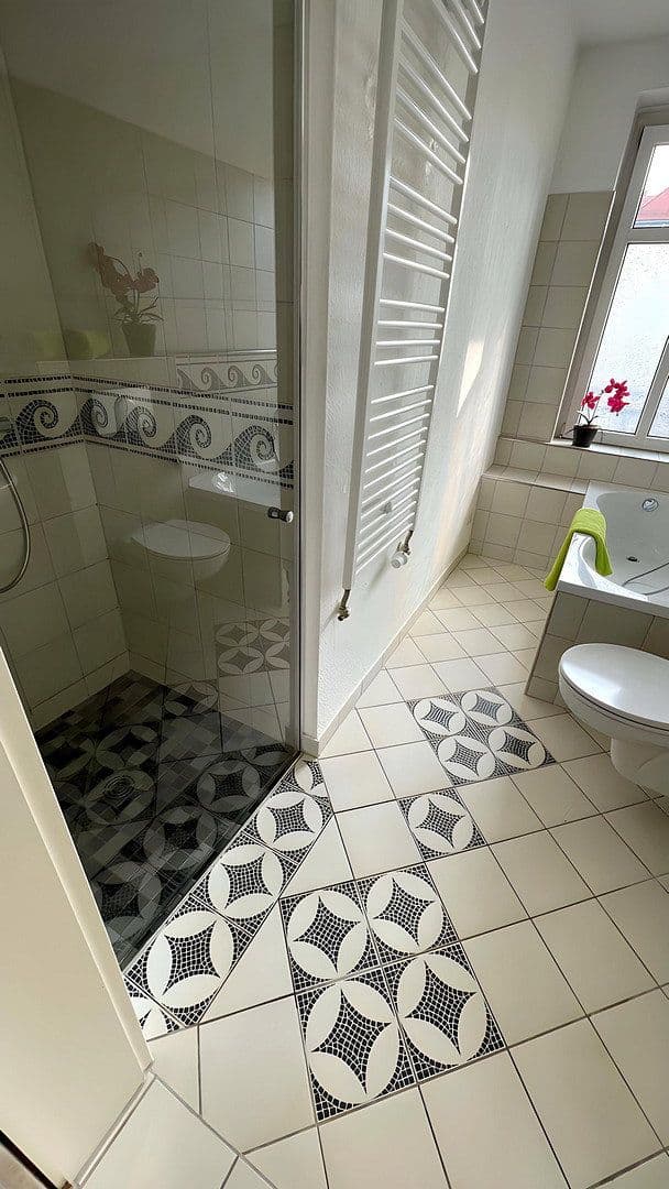 Prenájom bytu 3-izbový 75 m², Reginenstr. 18, Leipzig, Sasko Prenájom bytu 3-izbový 75 m², Reginenstr. 18, Leipzig, Sasko