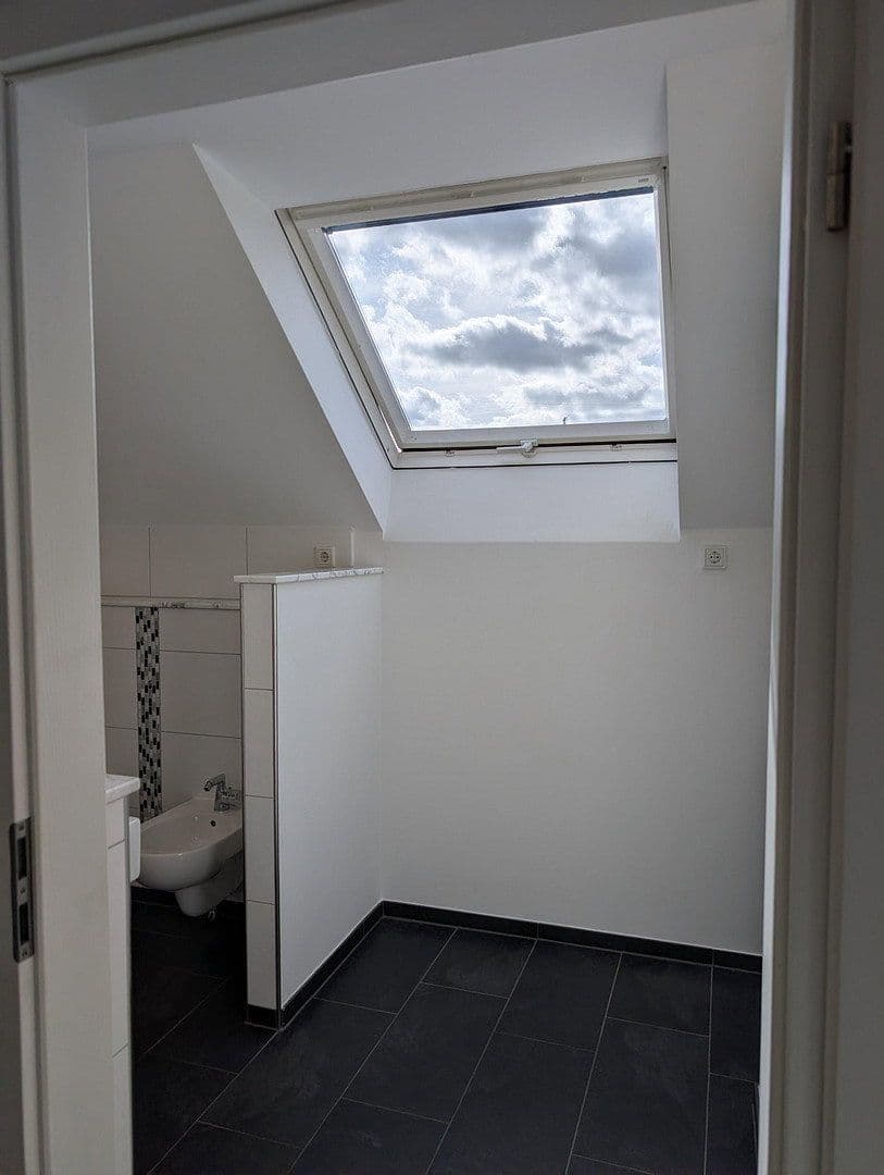 Prenájom bytu 2-izbový 120 m², Wuppertal, Severné Porýnie - Westfálsko Prenájom bytu 2-izbový 120 m², Wuppertal, Severné Porýnie - Westfálsko
