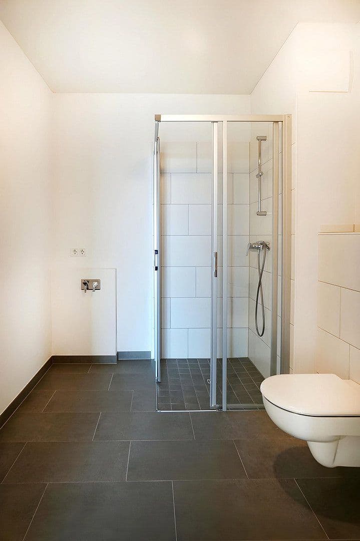 Prenájom bytu 3-izbový 82 m², Elsa-Neumann-Straße 45, Berlin, Berlín Prenájom bytu 3-izbový 82 m², Elsa-Neumann-Straße 45, Berlin, Berlín