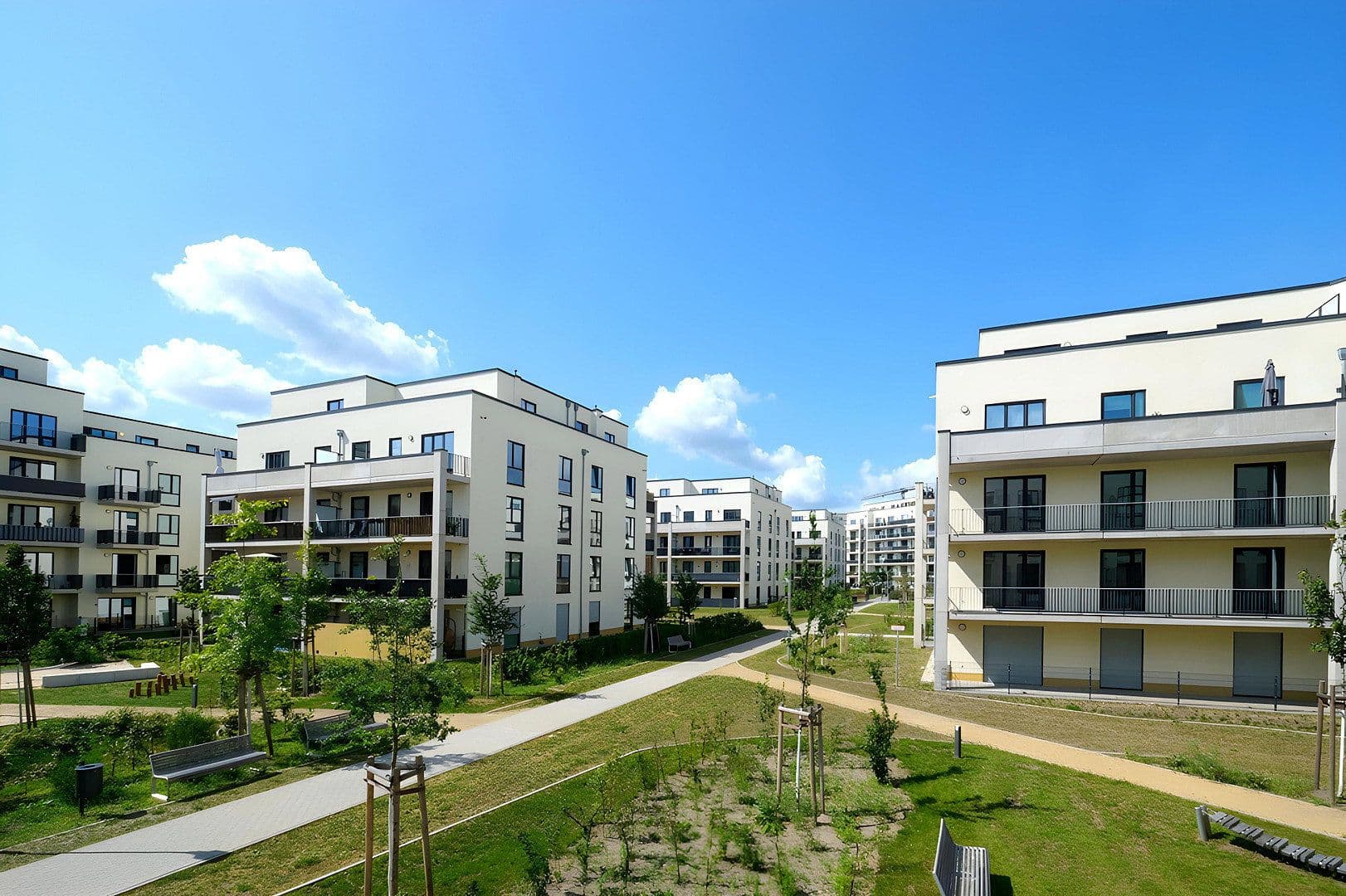 Prenájom bytu 3-izbový 82 m², Elsa-Neumann-Straße 45, Berlin, Berlín Prenájom bytu 3-izbový 82 m², Elsa-Neumann-Straße 45, Berlin, Berlín