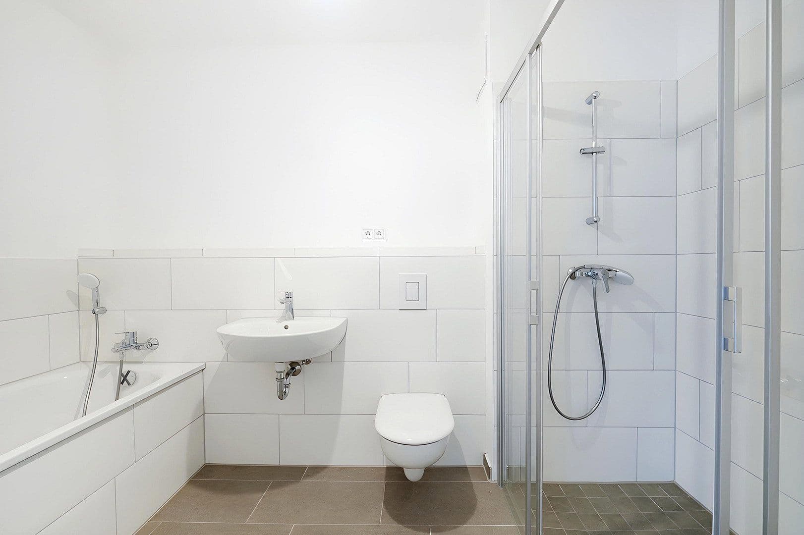 Prenájom bytu 3-izbový 82 m², Elsa-Neumann-Straße 45, Berlin, Berlín Prenájom bytu 3-izbový 82 m², Elsa-Neumann-Straße 45, Berlin, Berlín