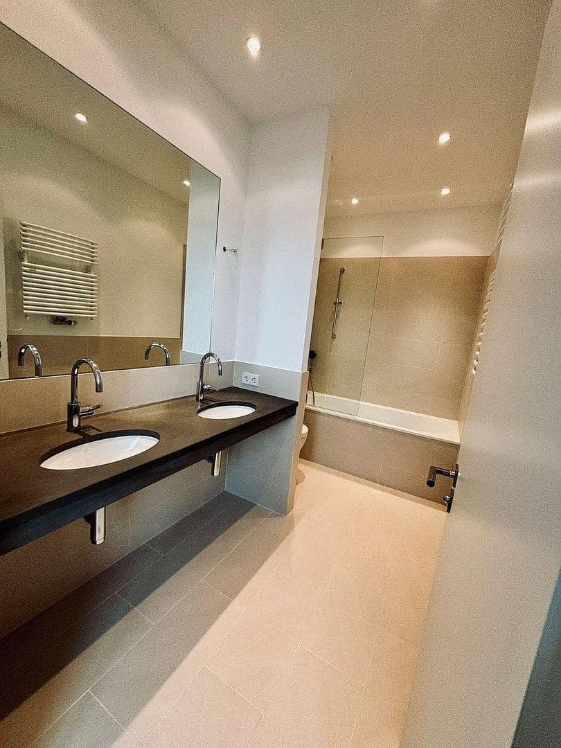 Predaj bytu 5-izbový 229 m², Berlin, Berlín Predaj bytu 5-izbový 229 m², Berlin, Berlín