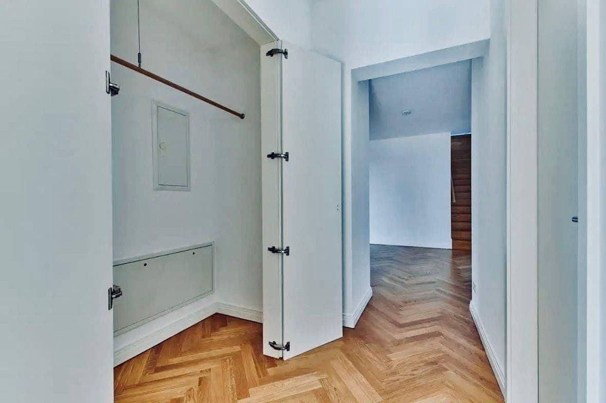 Predaj bytu 5-izbový 229 m², Berlin, Berlín Predaj bytu 5-izbový 229 m², Berlin, Berlín