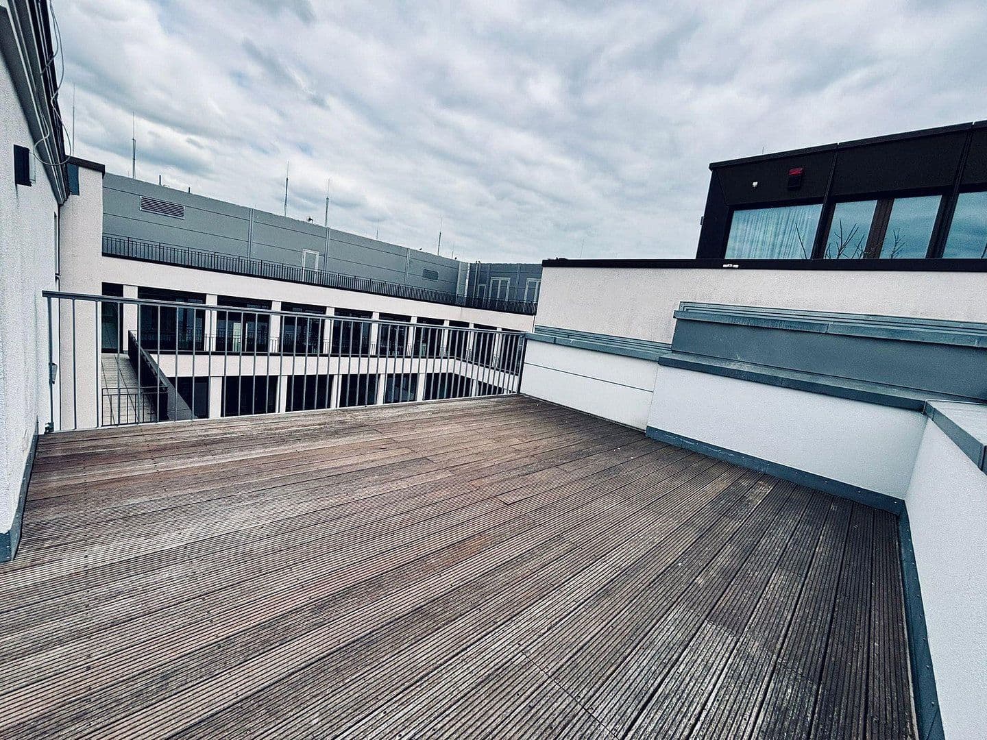 Predaj bytu 5-izbový 229 m², Berlin, Berlín Predaj bytu 5-izbový 229 m², Berlin, Berlín