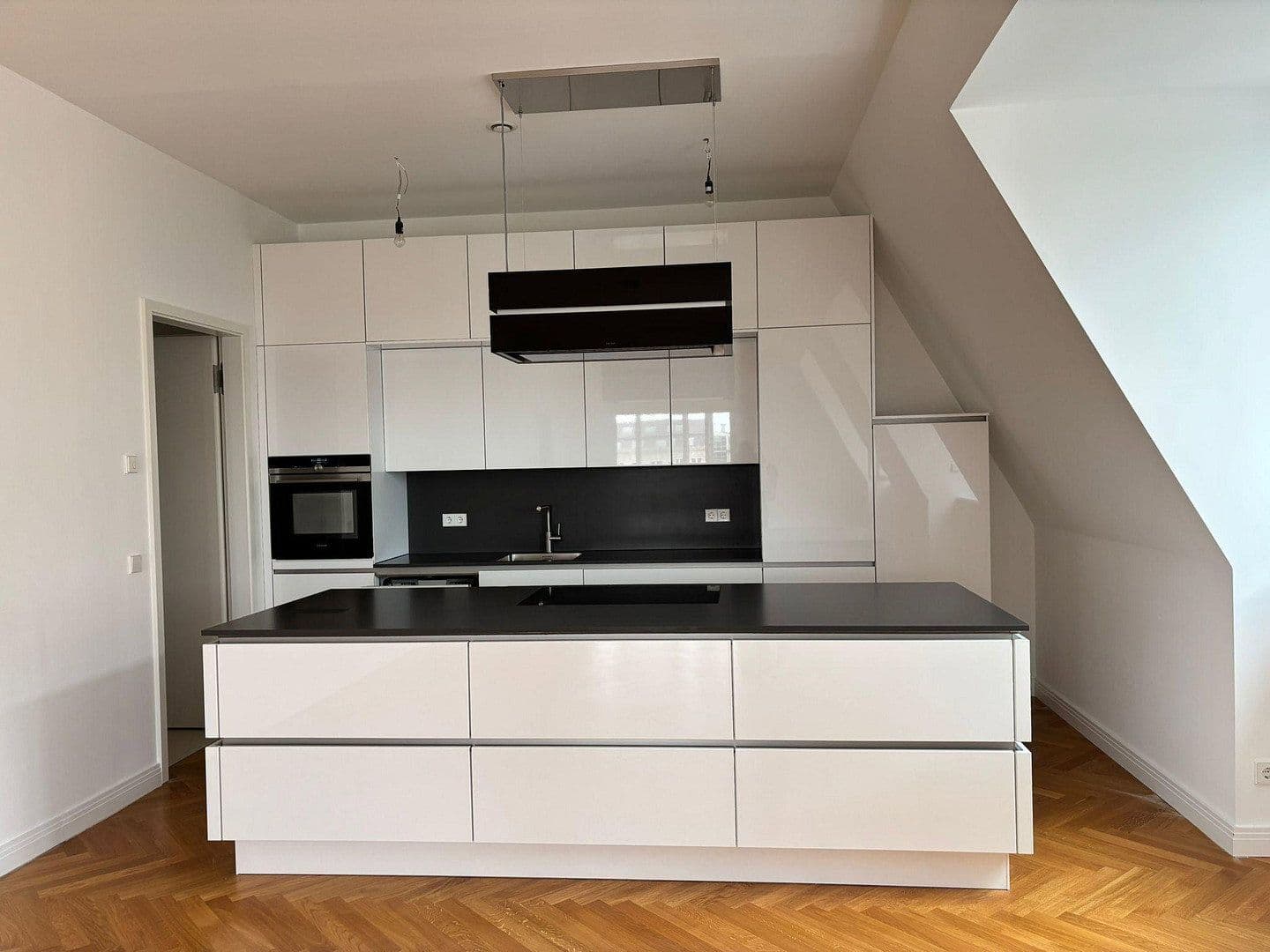 Predaj bytu 5-izbový 229 m², Berlin, Berlín Predaj bytu 5-izbový 229 m², Berlin, Berlín