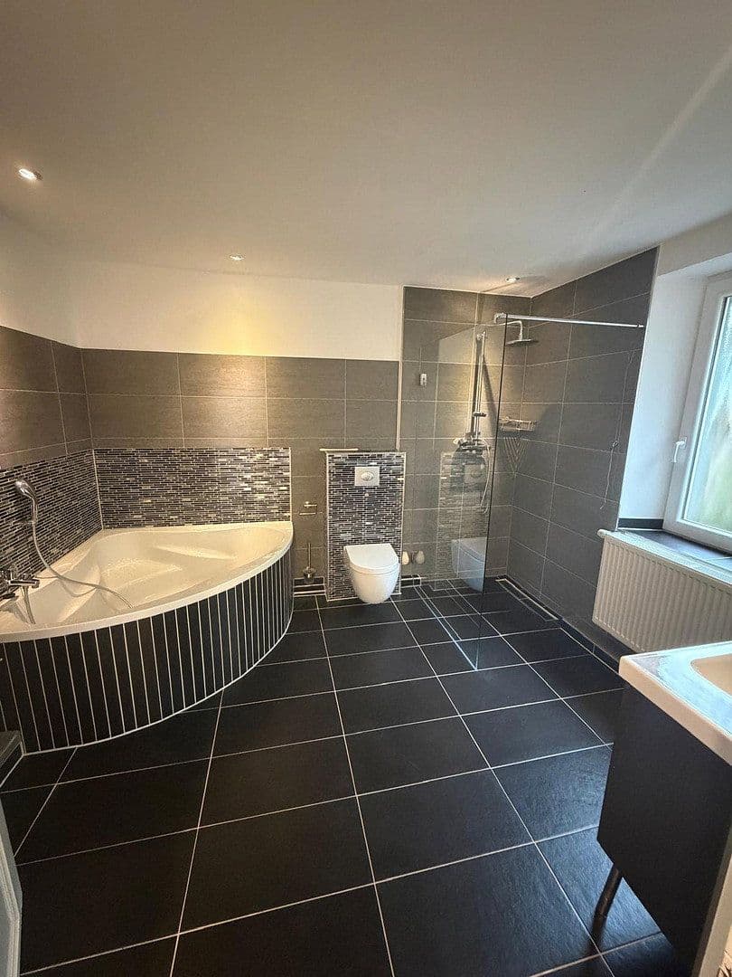 Predaj domu 220 m², pozemek 198 m², Theodor-Frings-Allee 7, Viersen, Severné Porýnie - Westfálsko Predaj domu 220 m², pozemek 198 m², Theodor-Frings-Allee 7, Viersen, Severné Porýnie - Westfálsko