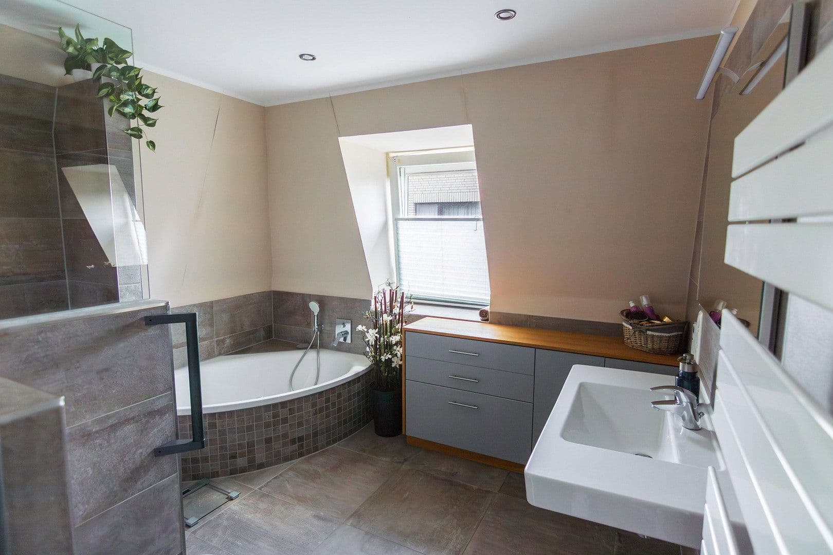 Predaj domu 133 m², pozemek 1.061 m², Grabau, Šlezvicko-Holštajnsko Predaj domu 133 m², pozemek 1.061 m², Grabau, Šlezvicko-Holštajnsko